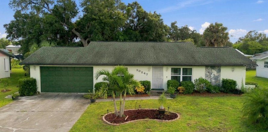 House in Port Charlotte, Florida 3 bedrooms, 123.37 sq.m. № 2388127