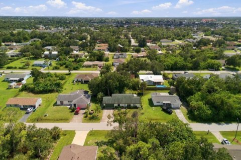 House in Port Charlotte, Florida 3 bedrooms, 123.37 sq.m. № 2388127 - photo 6