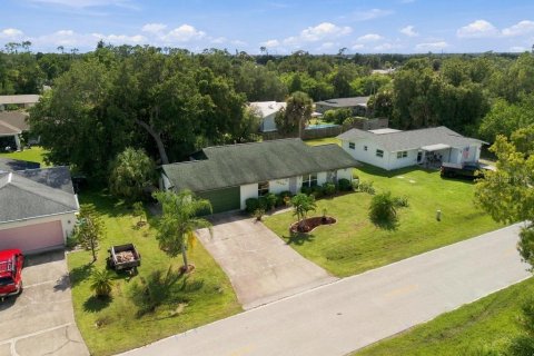 House in Port Charlotte, Florida 3 bedrooms, 123.37 sq.m. № 2388127 - photo 2
