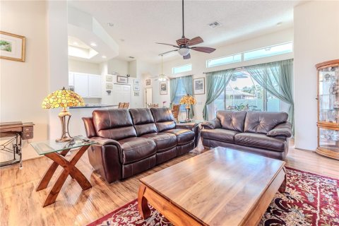 Villa ou maison à vendre à Spring Hill, Floride: 4 chambres, 212.75 m2 № 1719415 - photo 11