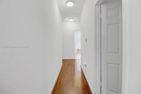 Villa ou maison à louer à Miami, Floride: 4 chambres № 1950902 - photo 16