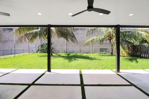 Villa ou maison à louer à Miami, Floride: 4 chambres № 1950902 - photo 11