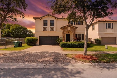 Villa ou maison à louer à Miami, Floride: 4 chambres № 1950902 - photo 1