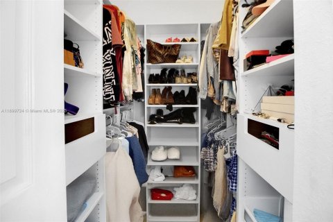 Villa ou maison à louer à Miami, Floride: 4 chambres № 1950902 - photo 19