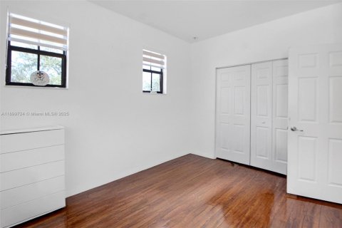 Villa ou maison à louer à Miami, Floride: 4 chambres № 1950902 - photo 15