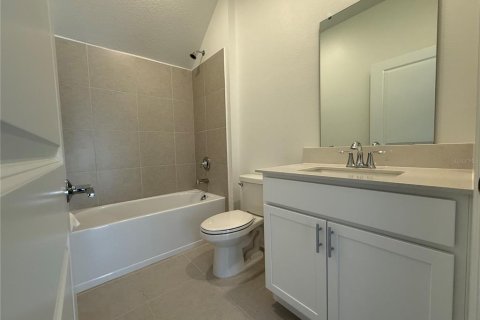 House in DeBary, Florida 4 bedrooms, 187.94 sq.m. № 1910065 - photo 18