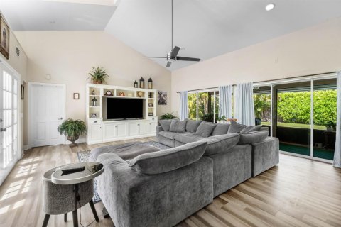 House in Jupiter, Florida 3 bedrooms, 158.03 sq.m. № 2319353 - photo 17