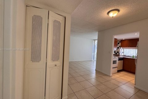 Condominio en venta en Sunny Isles Beach, Florida, 1 dormitorio, 59.46 m2 № 2077478 - foto 17