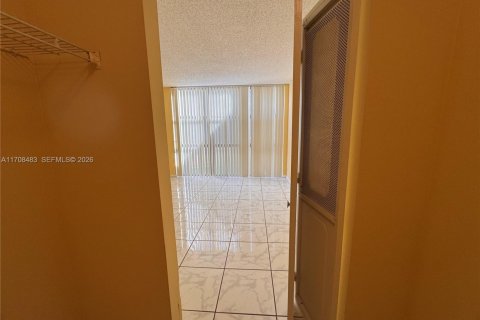 Condominio en venta en Sunny Isles Beach, Florida, 1 dormitorio, 59.46 m2 № 2077478 - foto 16