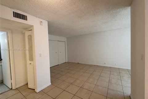 Condominio en venta en Sunny Isles Beach, Florida, 1 dormitorio, 59.46 m2 № 2077478 - foto 11