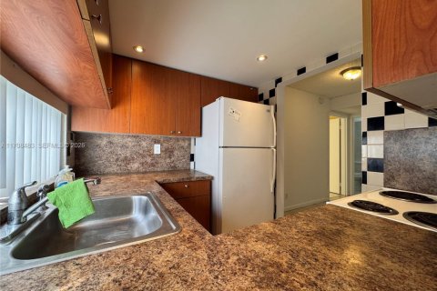 Condominio en venta en Sunny Isles Beach, Florida, 1 dormitorio, 59.46 m2 № 2077478 - foto 6