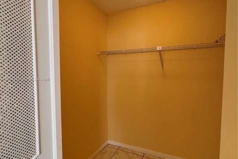 Condominio en venta en Sunny Isles Beach, Florida, 1 dormitorio, 59.46 m2 № 2077478 - foto 14