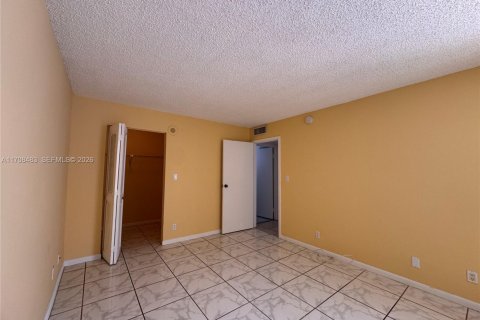 Condominio en venta en Sunny Isles Beach, Florida, 1 dormitorio, 59.46 m2 № 2077478 - foto 13