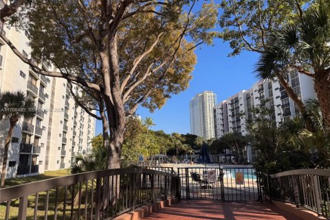 Condominio en venta en Sunny Isles Beach, Florida, 1 dormitorio, 59.46 m2 № 2077478 - foto 19