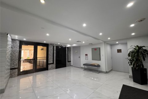 Condominio en venta en Sunny Isles Beach, Florida, 1 dormitorio, 59.46 m2 № 2077478 - foto 2