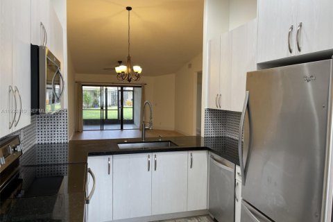 Снять в аренду виллу или дом в Уэстон, Флорида 3 спальни, 129.41м2, № 1991665 - фото 10