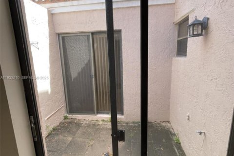 Снять в аренду виллу или дом в Уэстон, Флорида 3 спальни, 129.41м2, № 1991665 - фото 23