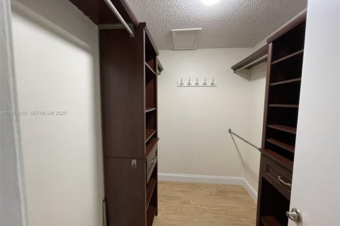 Снять в аренду виллу или дом в Уэстон, Флорида 3 спальни, 129.41м2, № 1991665 - фото 21