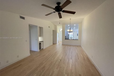 Снять в аренду виллу или дом в Уэстон, Флорида 3 спальни, 129.41м2, № 1991665 - фото 6