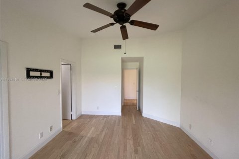 Снять в аренду виллу или дом в Уэстон, Флорида 3 спальни, 129.41м2, № 1991665 - фото 20