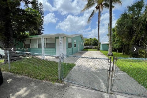 Купить виллу или дом в Форт-Лодердейл, Флорида 2 спальни, 89.93м2, № 1975337 - фото 2