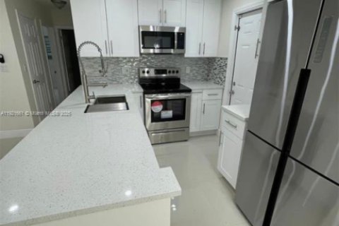 Купить виллу или дом в Форт-Лодердейл, Флорида 2 спальни, 89.93м2, № 1975337 - фото 8