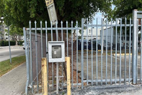 Condo in Hialeah, Florida, 2 bedrooms  № 1933456 - photo 14