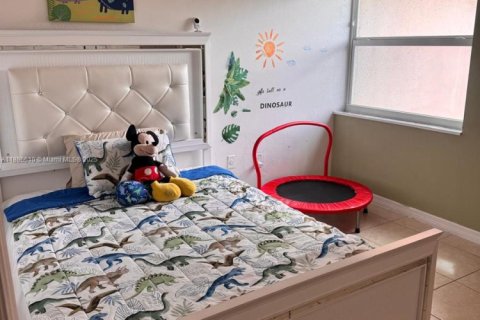 Condo in Hialeah, Florida, 2 bedrooms  № 1933456 - photo 9