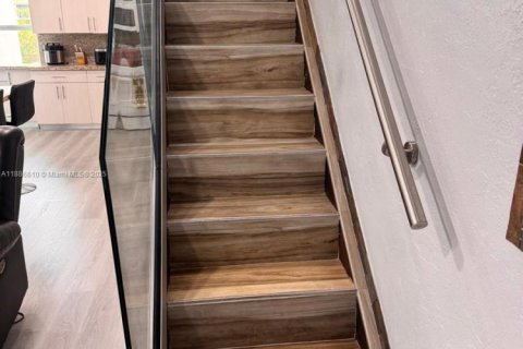 Condo in Hialeah, Florida, 2 bedrooms  № 1933456 - photo 4
