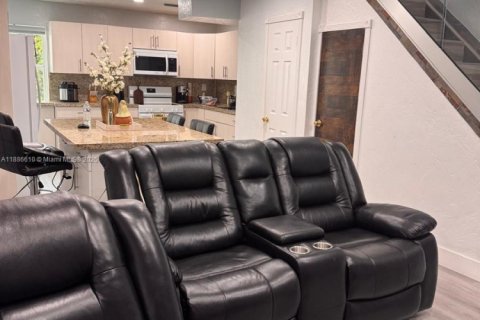 Condo in Hialeah, Florida, 2 bedrooms  № 1933456 - photo 3