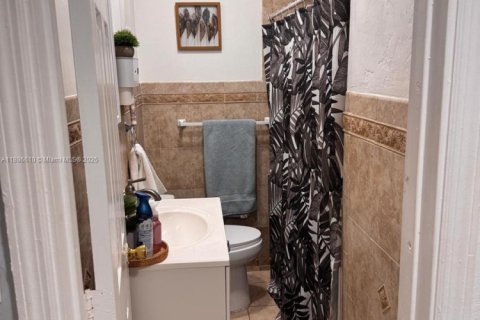 Condo in Hialeah, Florida, 2 bedrooms  № 1933456 - photo 10