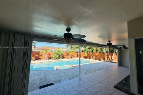 Villa ou maison à louer à Miami Gardens, Floride: 4 chambres, 139.07 m2 № 1957175 - photo 17