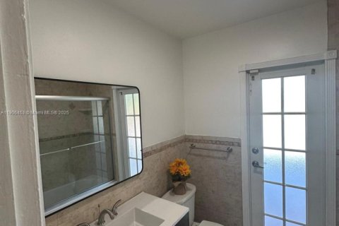 Villa ou maison à louer à Miami Gardens, Floride: 4 chambres, 139.07 m2 № 1957175 - photo 14