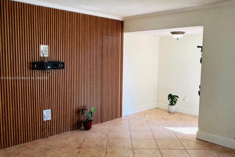 Villa ou maison à louer à Miami Gardens, Floride: 4 chambres, 139.07 m2 № 1957175 - photo 4