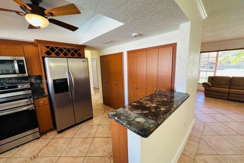 Villa ou maison à louer à Miami Gardens, Floride: 4 chambres, 139.07 m2 № 1957175 - photo 7