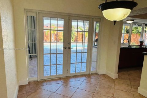 Villa ou maison à louer à Miami Gardens, Floride: 4 chambres, 139.07 m2 № 1957175 - photo 6