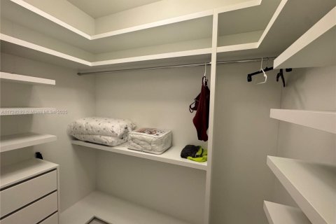 Copropriété à louer à Sunny Isles Beach, Floride: 3 chambres, 195.09 m2 № 1959773 - photo 12