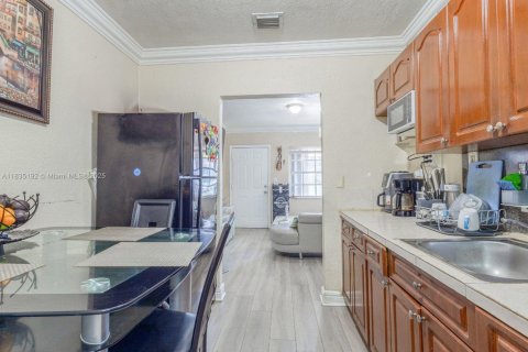 Propiedad comercial en venta en Miami, Florida № 1935202 - foto 17