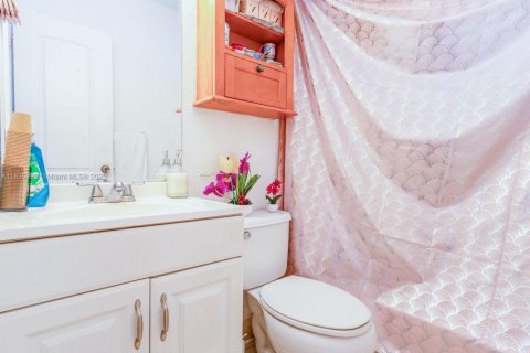 Propiedad comercial en venta en Miami, Florida № 1935202 - foto 11