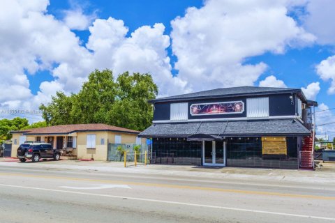 Propiedad comercial en venta en Miami, Florida № 1935202 - foto 1