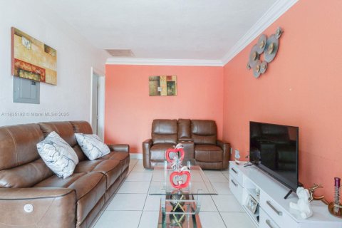 Propiedad comercial en venta en Miami, Florida № 1935202 - foto 7