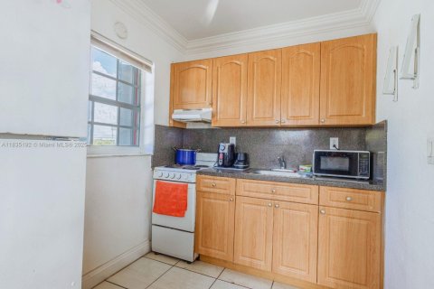 Propiedad comercial en venta en Miami, Florida № 1935202 - foto 9