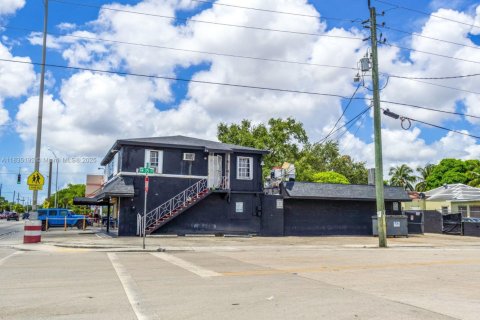 Propiedad comercial en venta en Miami, Florida № 1935202 - foto 6