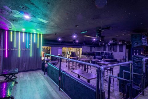 Propiedad comercial en venta en Miami, Florida № 1935202 - foto 24