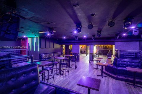 Propiedad comercial en venta en Miami, Florida № 1935202 - foto 27