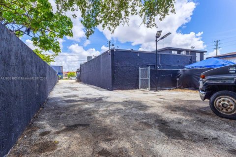 Propiedad comercial en venta en Miami, Florida № 1935202 - foto 13