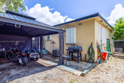 Propiedad comercial en venta en Miami, Florida № 1935202 - foto 21