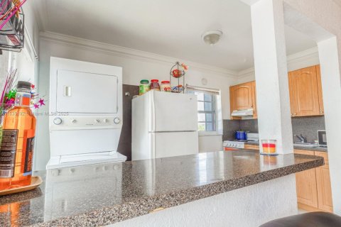 Propiedad comercial en venta en Miami, Florida № 1935202 - foto 8