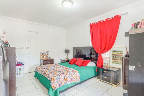 Propiedad comercial en venta en Miami, Florida № 1935202 - foto 10