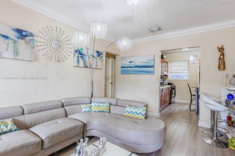 Propiedad comercial en venta en Miami, Florida № 1935202 - foto 15